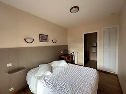 Hôtel Les Voisins Beaucemaine