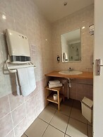 Hôtel Les Voisins Beaucemaine