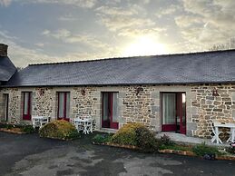 Hôtel Les Voisins Beaucemaine