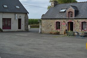 Hôtel Les Voisins Beaucemaine