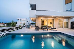 Apartment Sun Private Pool and Jacuzzi