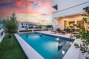 Apartment Sun Private Pool and Jacuzzi