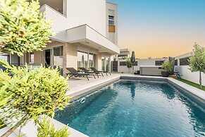 Apartment Sun Private Pool and Jacuzzi