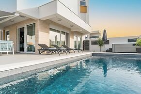 Apartment Sun Private Pool and Jacuzzi