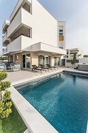 Apartment Sun Private Pool and Jacuzzi