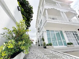 The White House Rachamankha