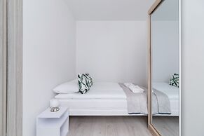 Expo Cracow Apartment by Renters