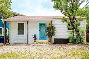 Beautiful Cottage Close to Downtown Austin