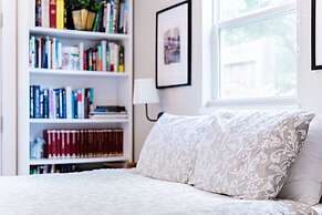 Beautiful Cottage Close to Downtown Austin