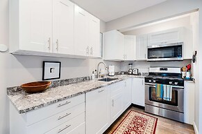 Beautiful Cottage Close to Downtown Austin