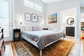 Beautiful Cottage Close to Downtown Austin