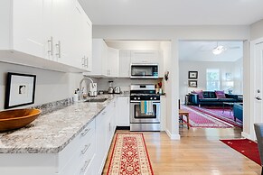 Beautiful Cottage Close to Downtown Austin