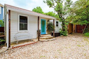 Beautiful Cottage Close to Downtown Austin