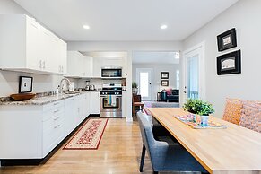 Beautiful Cottage Close to Downtown Austin