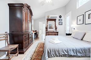 Beautiful Cottage Close to Downtown Austin