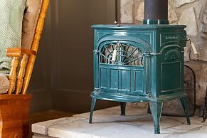 Pet-friendly Marble Falls Home w/ Hot Tub!