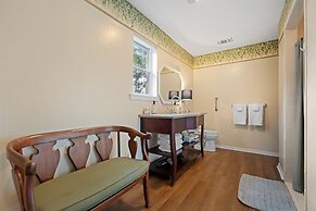 Pet-friendly Marble Falls Home w/ Hot Tub!