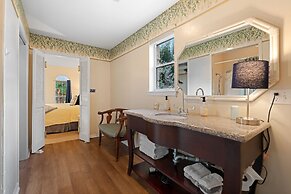 Pet-friendly Marble Falls Home w/ Hot Tub!