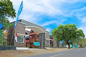 Super OYO 91568 Trisna Srabah Resort Homestay & Resto