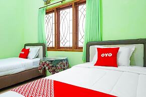 Super OYO 91568 Trisna Srabah Resort Homestay & Resto