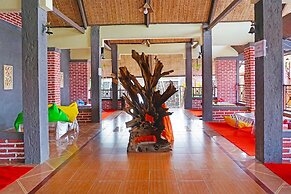 Super OYO 91568 Trisna Srabah Resort Homestay & Resto