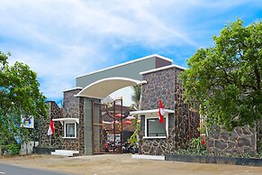 Super OYO 91568 Trisna Srabah Resort Homestay & Resto
