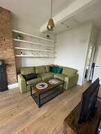 Stylish 1BD Flat With Private Terrace - Kilburn