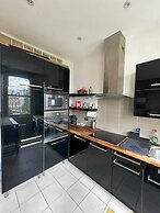Stylish 1BD Flat With Private Terrace - Kilburn