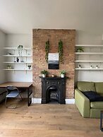 Stylish 1BD Flat With Private Terrace - Kilburn