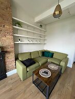 Stylish 1BD Flat With Private Terrace - Kilburn