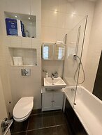 Stylish 1BD Flat With Private Terrace - Kilburn