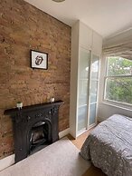 Stylish 1BD Flat With Private Terrace - Kilburn