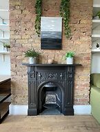 Stylish 1BD Flat With Private Terrace - Kilburn