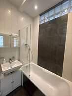 Stylish 1BD Flat With Private Terrace - Kilburn