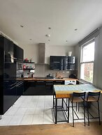 Stylish 1BD Flat With Private Terrace - Kilburn
