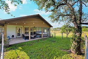 2br Texas Countryside Home w/ Hot Tub!