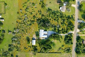 2br Texas Countryside Home w/ Hot Tub!