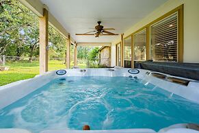 2br Texas Countryside Home w/ Hot Tub!