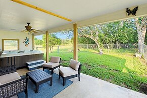 2br Texas Countryside Home w/ Hot Tub!