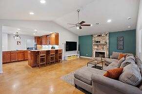 2br Texas Countryside Home w/ Hot Tub!