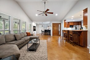 2br Texas Countryside Home w/ Hot Tub!