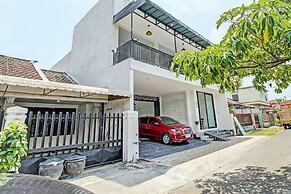 Super OYO 92433 Sirih Gading Family Guest House