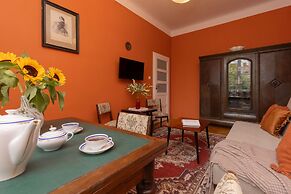 Apartment Rynek Nowego Miasta by Renters