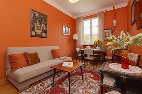 Apartment Rynek Nowego Miasta by Renters