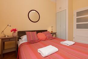 Apartment Rynek Nowego Miasta by Renters