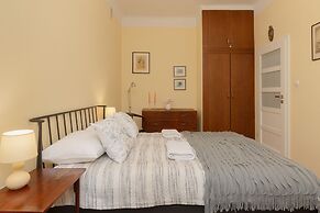 Apartment Rynek Nowego Miasta by Renters