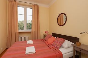 Apartment Rynek Nowego Miasta by Renters