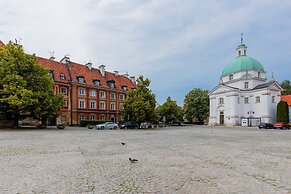 Apartment Rynek Nowego Miasta by Renters