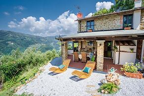 Sospirata Farmhouse in Pescia
