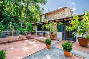 Sospirata Farmhouse in Pescia